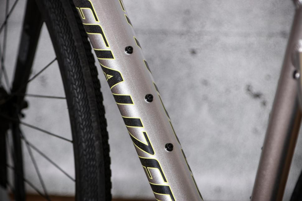 2022 Specialized Sirrus X 3.0 - bosses 1.jpg