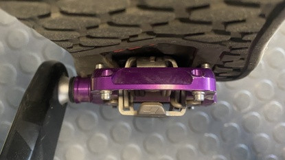 Recessed cleat box in mountain bike shoe