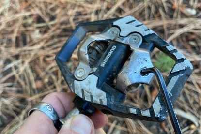 Adjustable tension on clipless mountain bike pedal