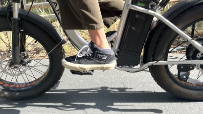 Flat pedals for versatile cycling