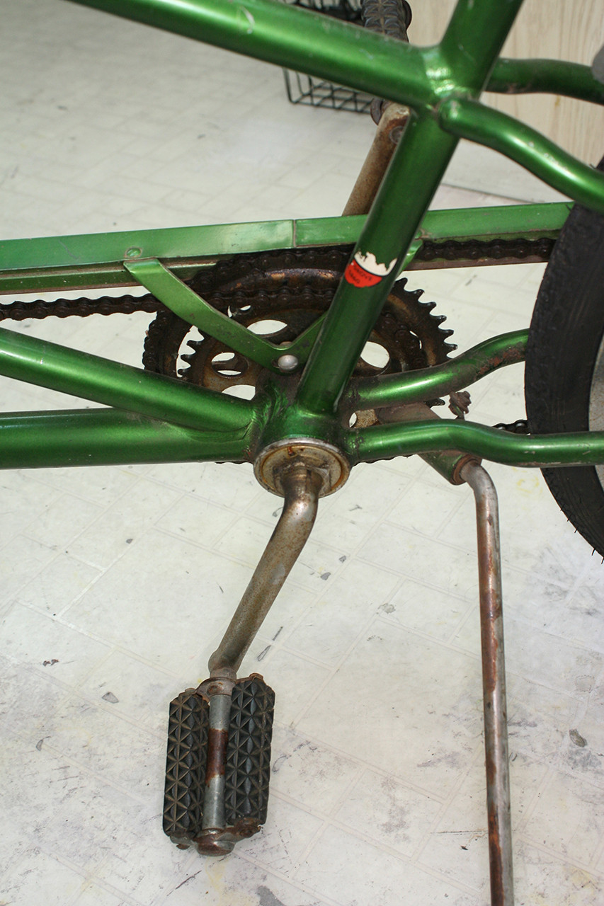 Bottom bracket area of the Schwinn Twinn Tandem before cleaning, illustrating grease and grime accumulation.