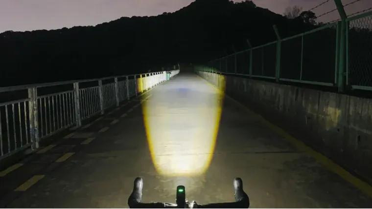 An stVZO approved light beam pattern illuminating a bridge, showing its flat top and focused downward projection