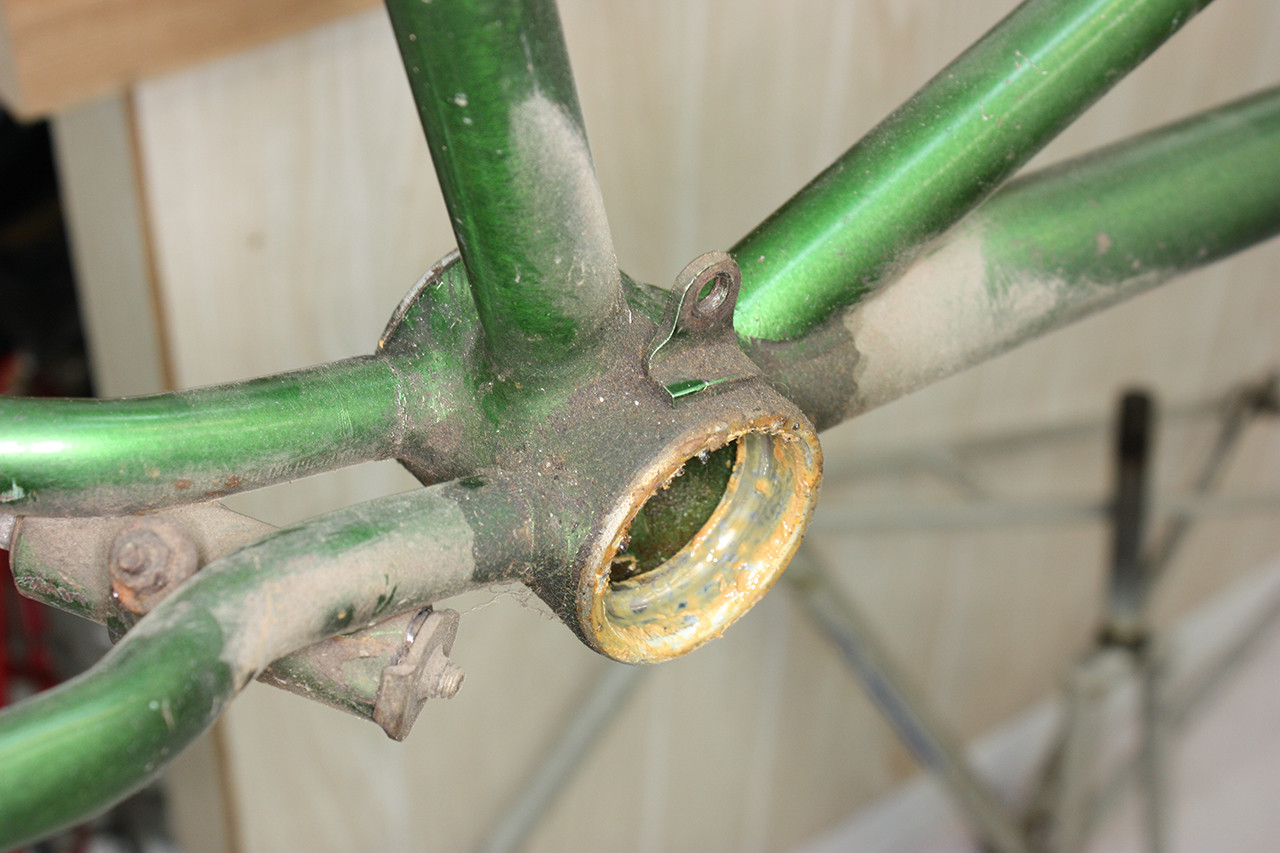 Close-up of the dirty frame around the rear bottom bracket area of the Steve Schwinn bike before cleaning.