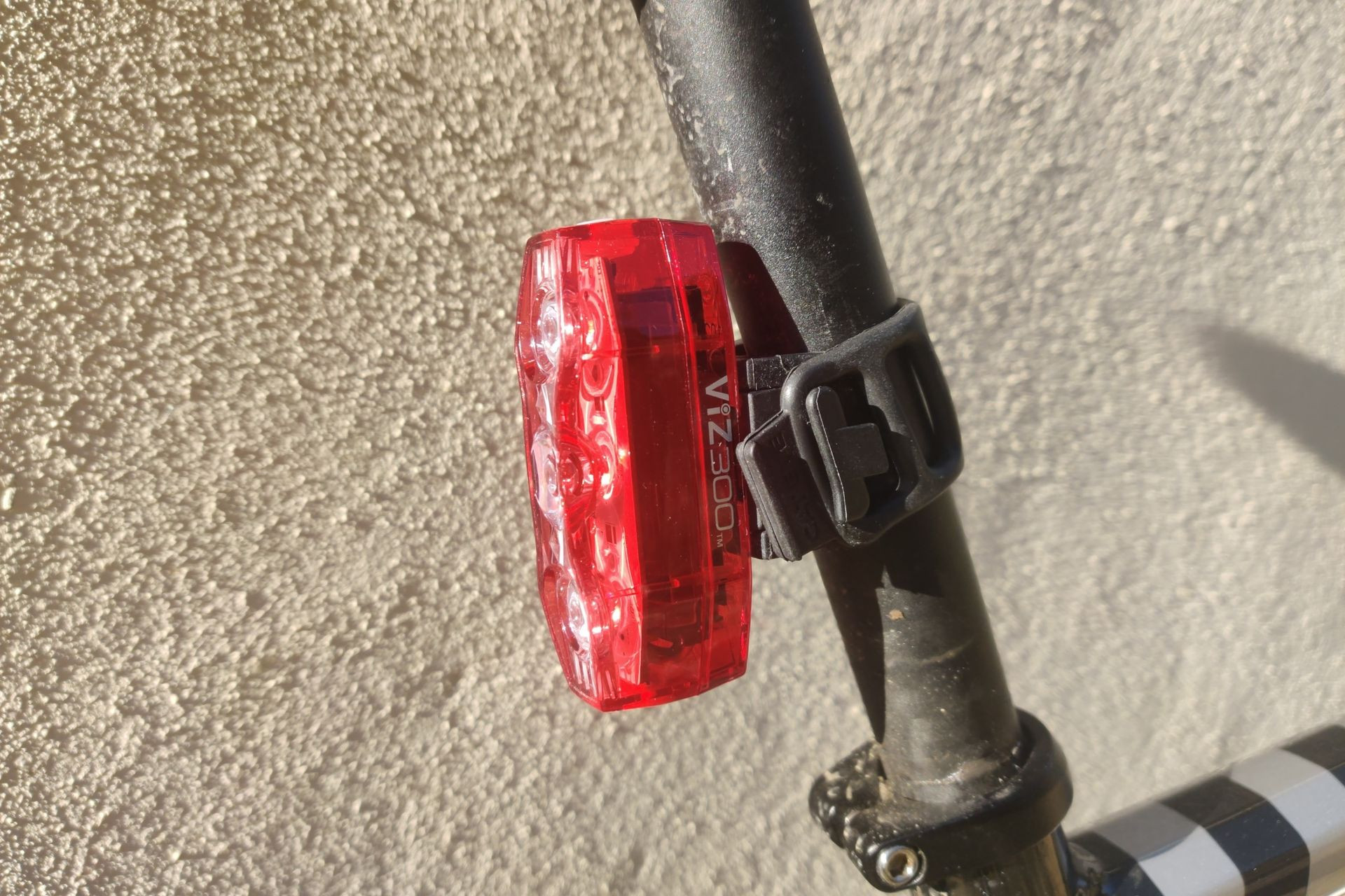 CatEye ViZ300 rear light showcasing its bright and disruptive flash