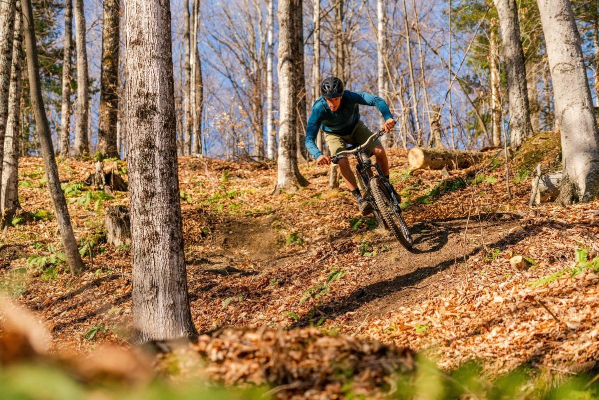 Mountain-Biking-in-Warren--Fall-2020--2100x1401-67195b31-75a1-4de4-92b2-76fed9cc7e0f