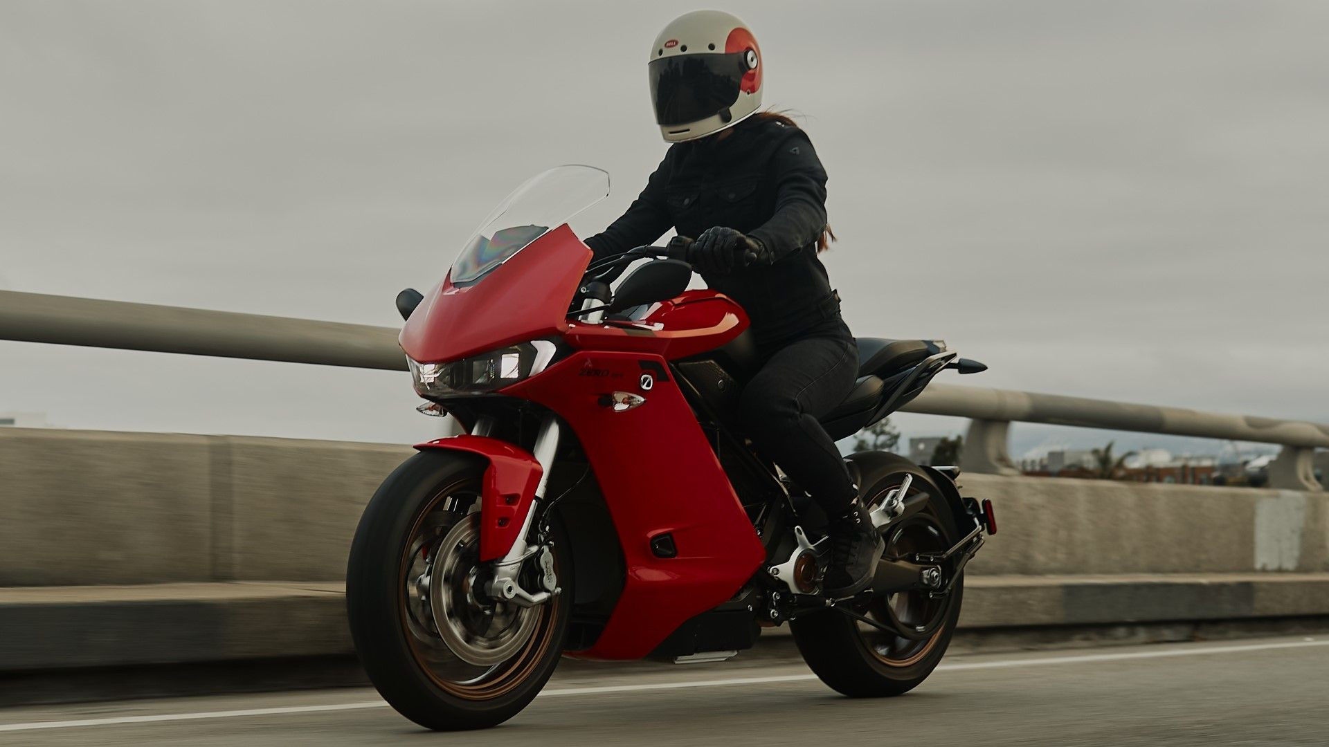 Zero SR/S in a dynamic shot, demonstrating its modern electric sport bike design and forward-thinking technology