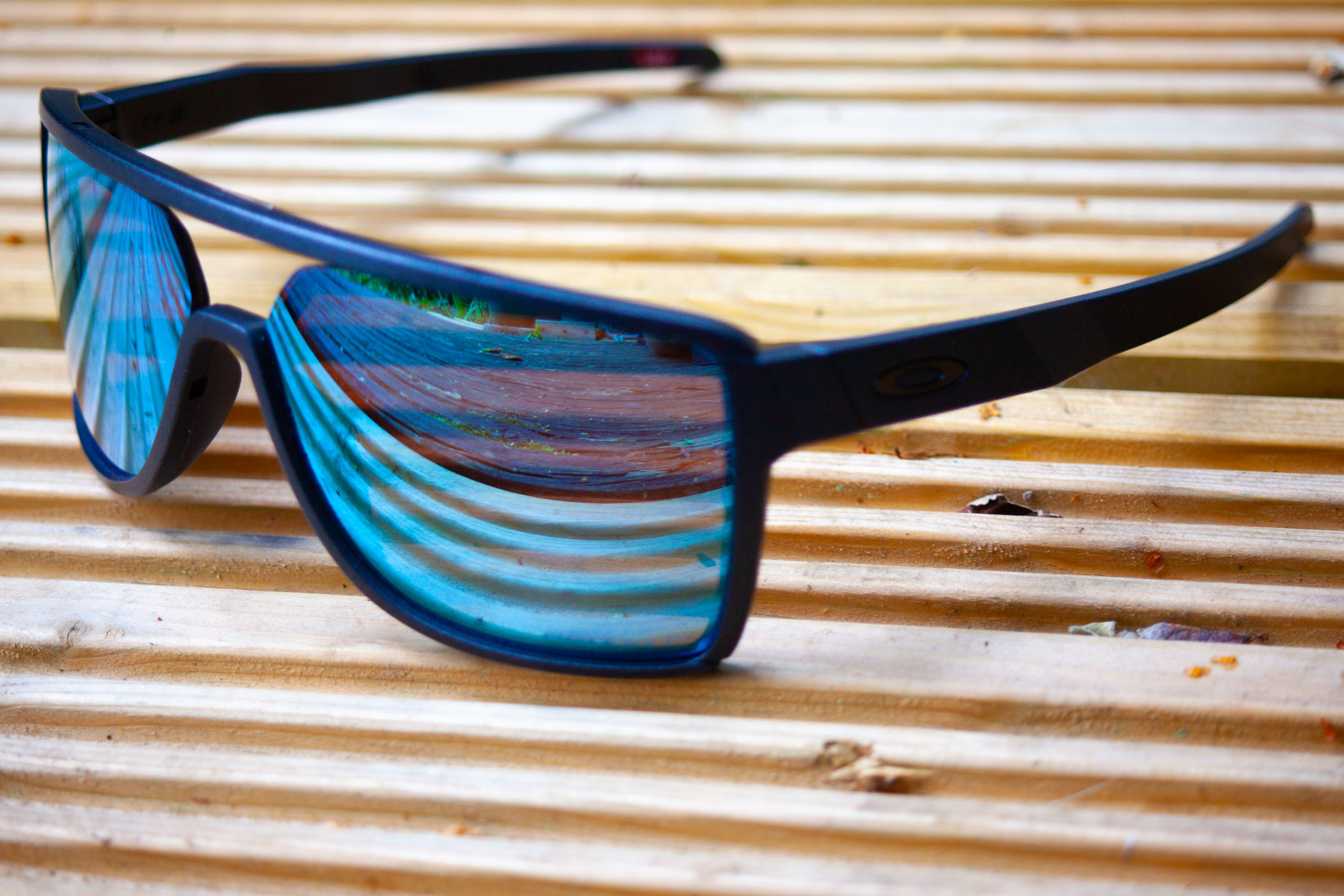 Oakley Castel sunglasses provide crisp, clear optics in a stylish twin-lens design, ideal for versatile cycling and everyday wear.
