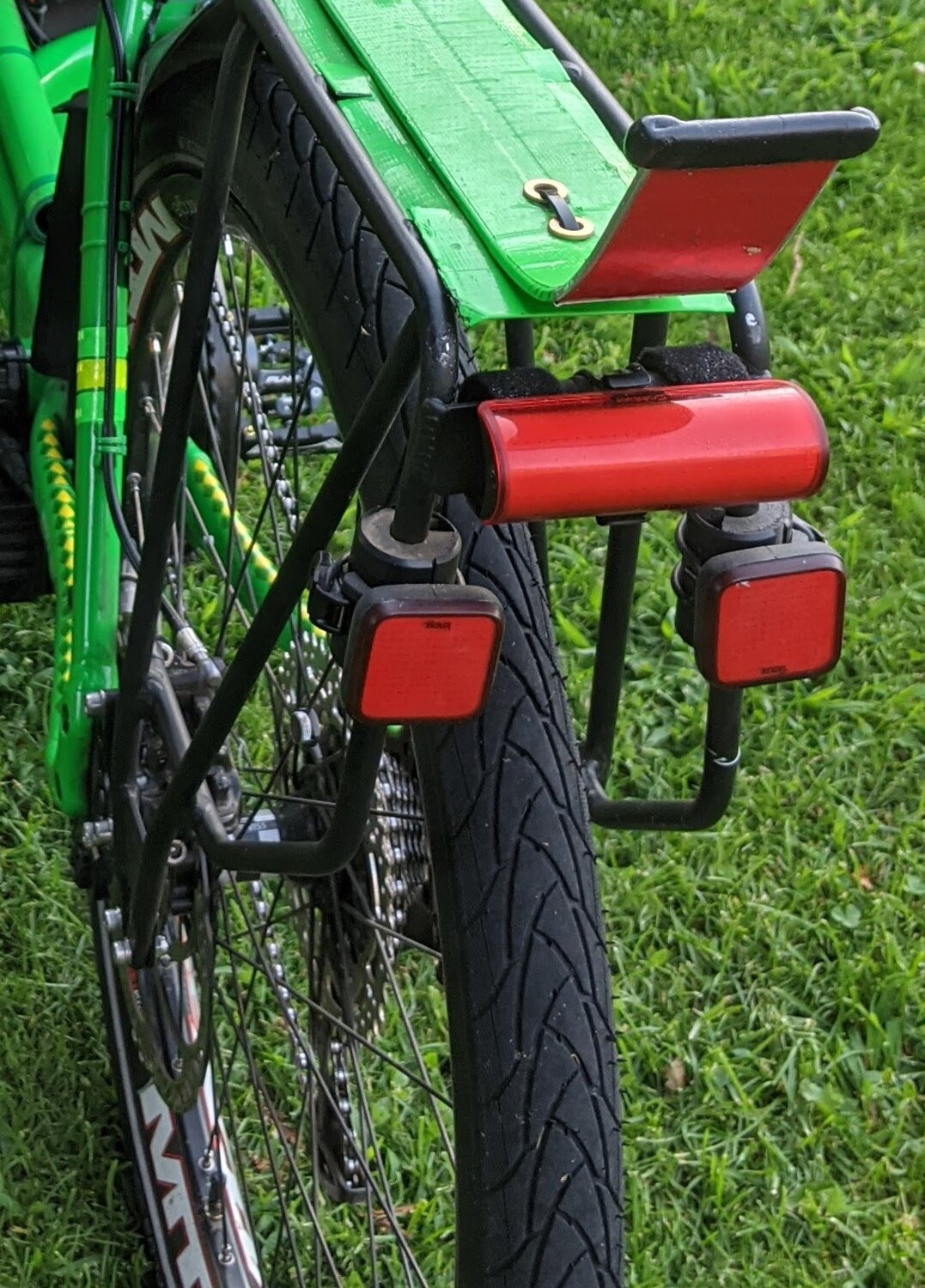 Bright bike headlight setup using Knog and Niterider lights for enhanced visibility