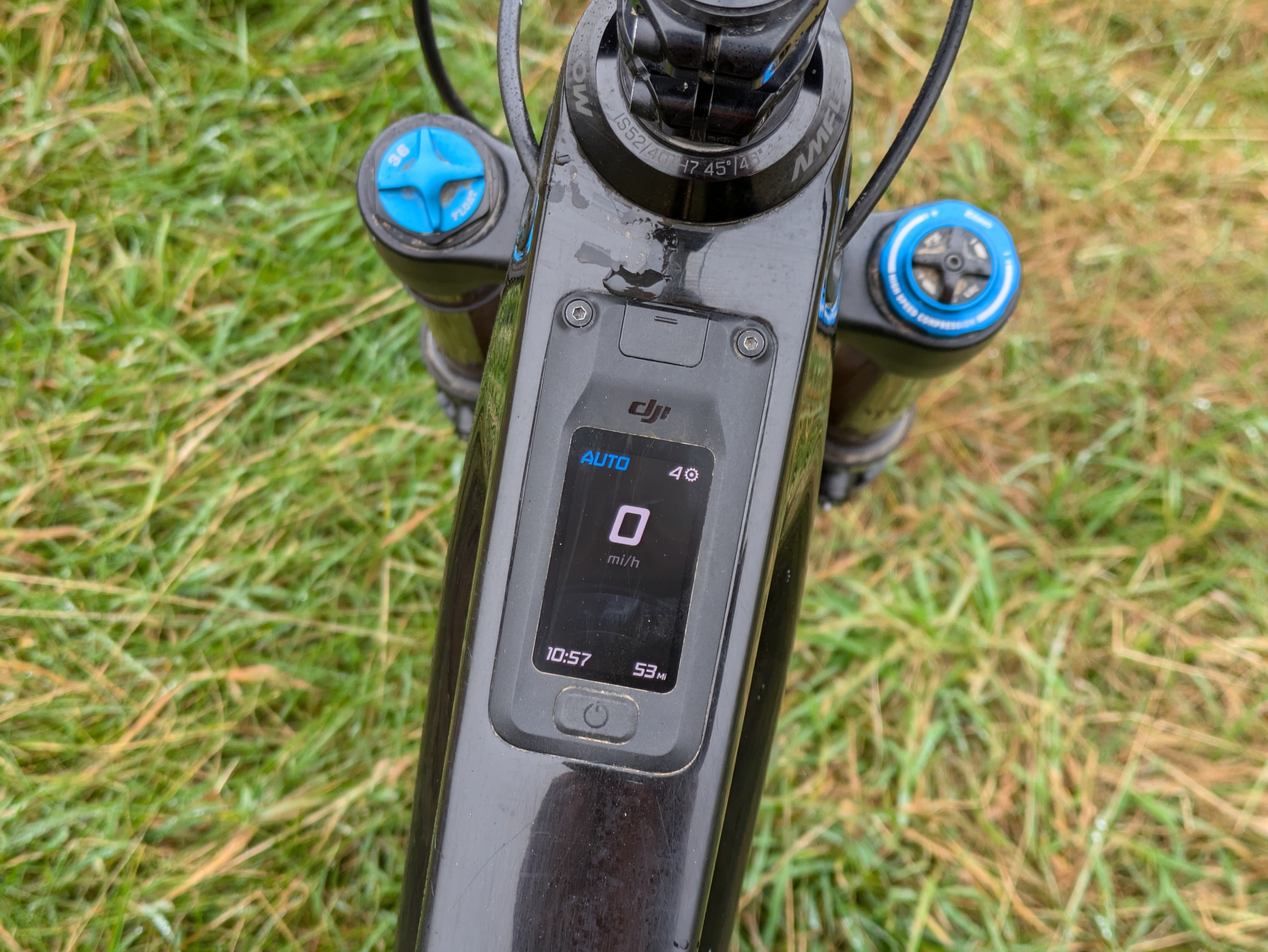 Amflow PL Carbon Pro handlebar remotes close up