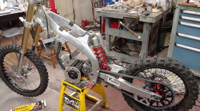 Suzuki RM-Z450 with QS 138/90H electric motor bike motor