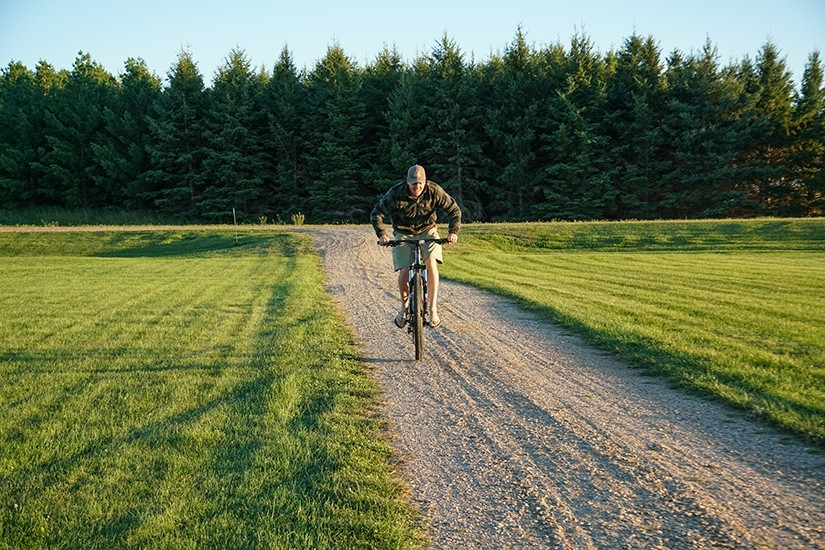 Raleigh Kodiak 1 mountain bike on a gravel path near a lake