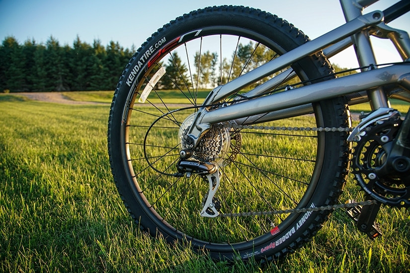 Front view of Raleigh Kodiak 1 mountain bike showing suspension
