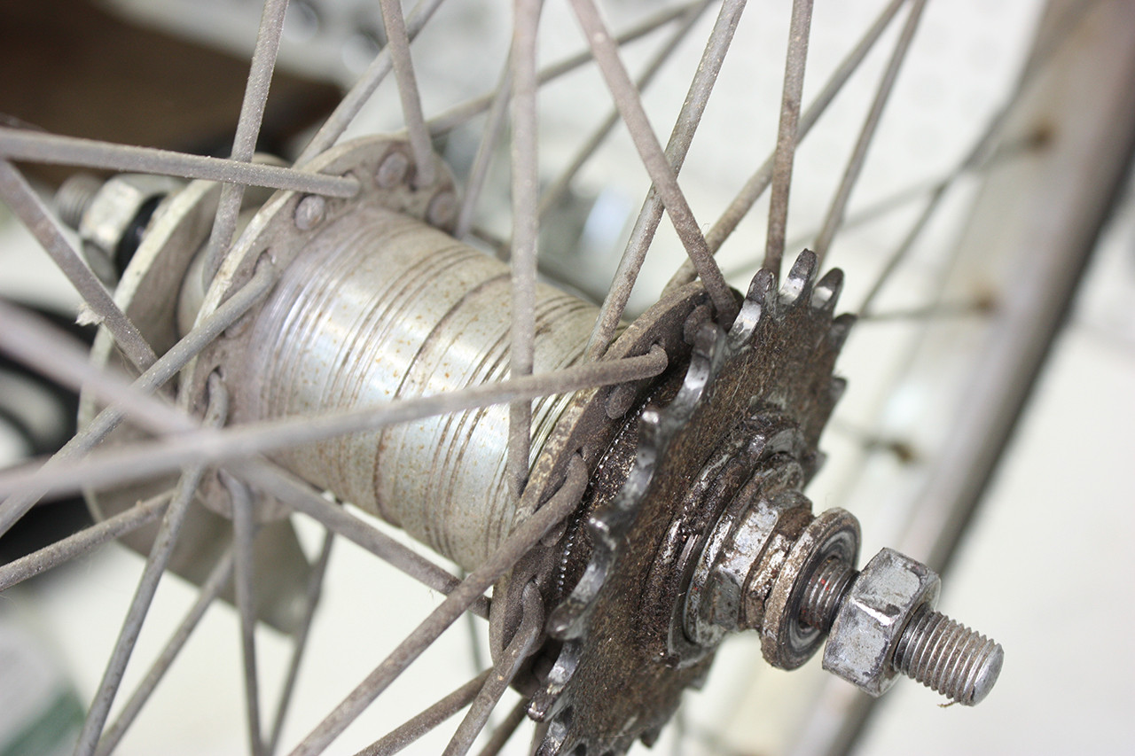 Rear wheel hub cog side of the vintage Schwinn tandem before restoration, highlighting the condition of the components.