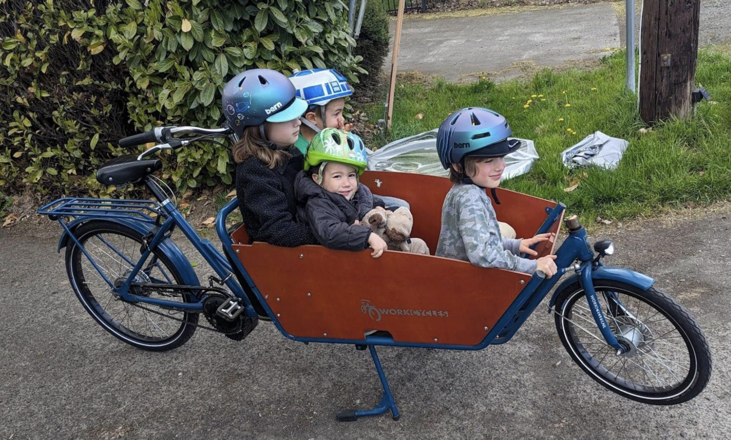 Dutch Workcycles Bakfiets family bike in blue, showcasing its classic design and spacious cargo box.