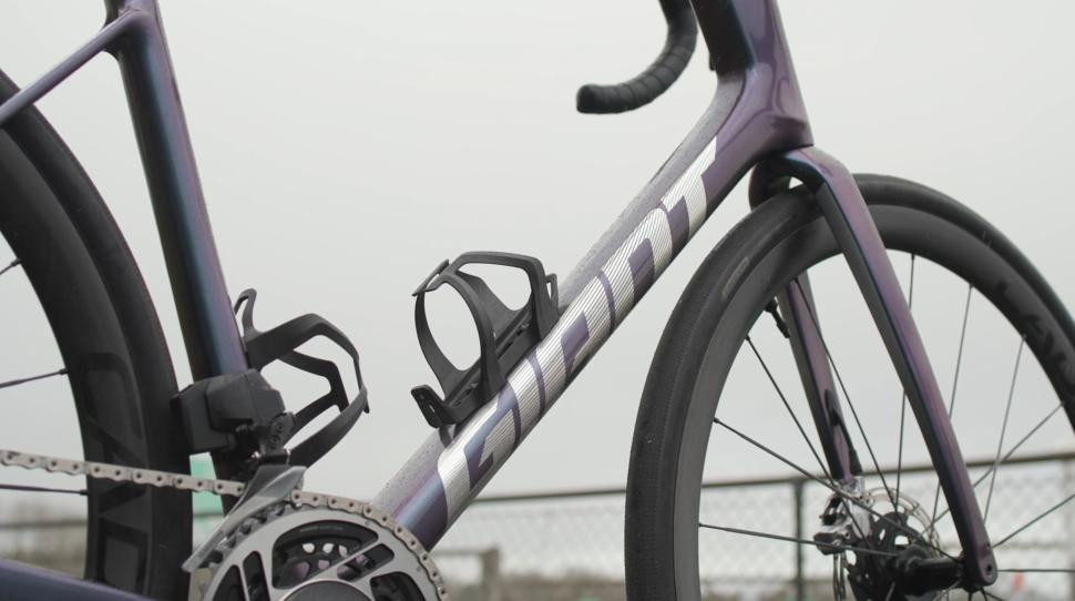 2023 Giant Defy Advanced SL 0 logo downtube