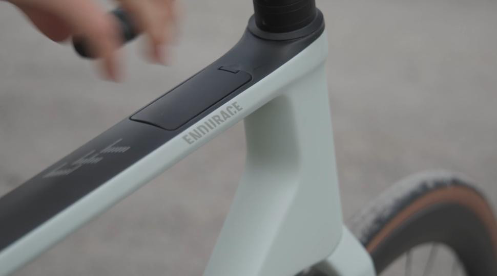 2023 Canyon Endurace CFR top tube storage