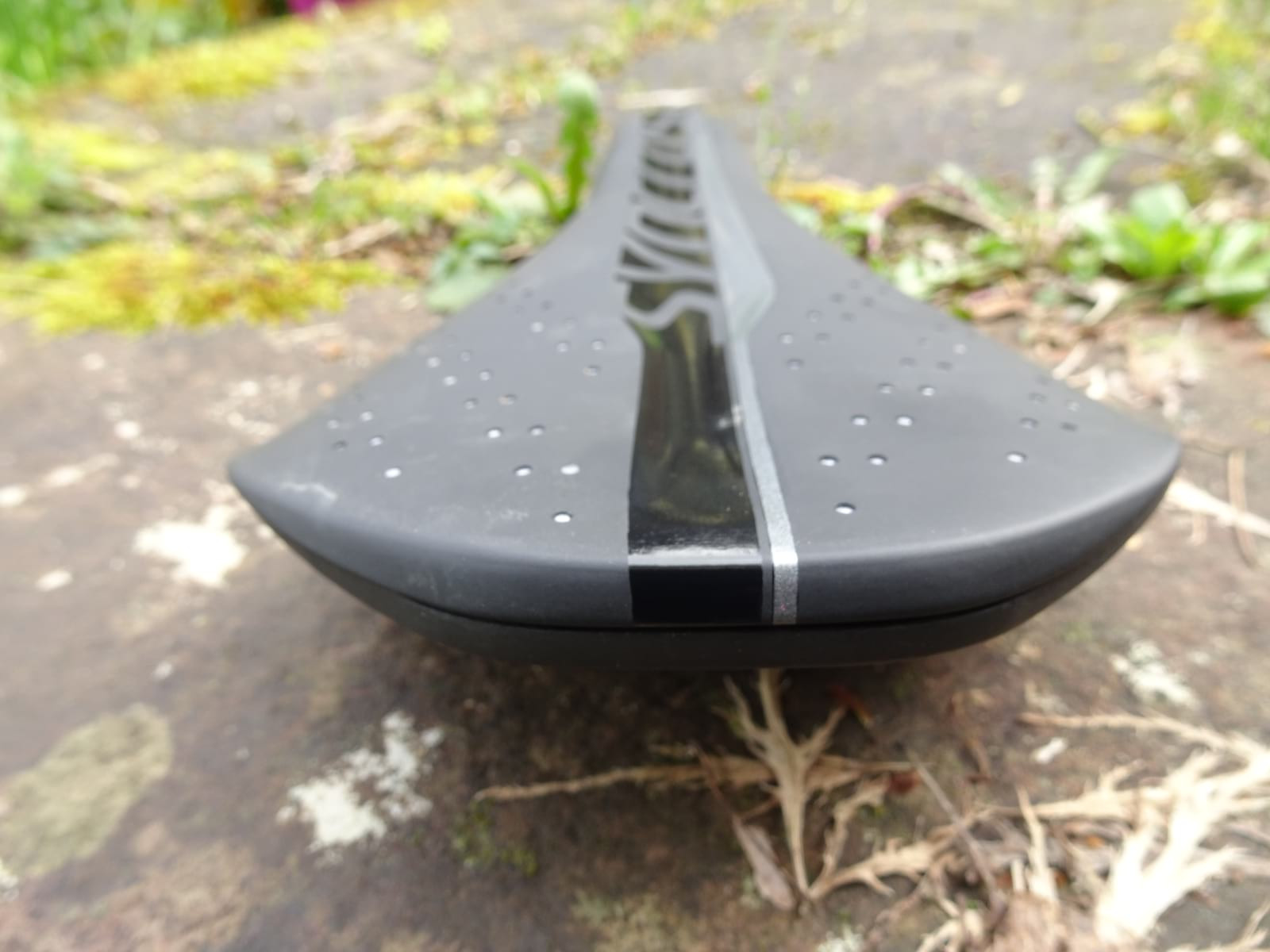 Syncros XR carbon mountain bike saddle for lightweight performance