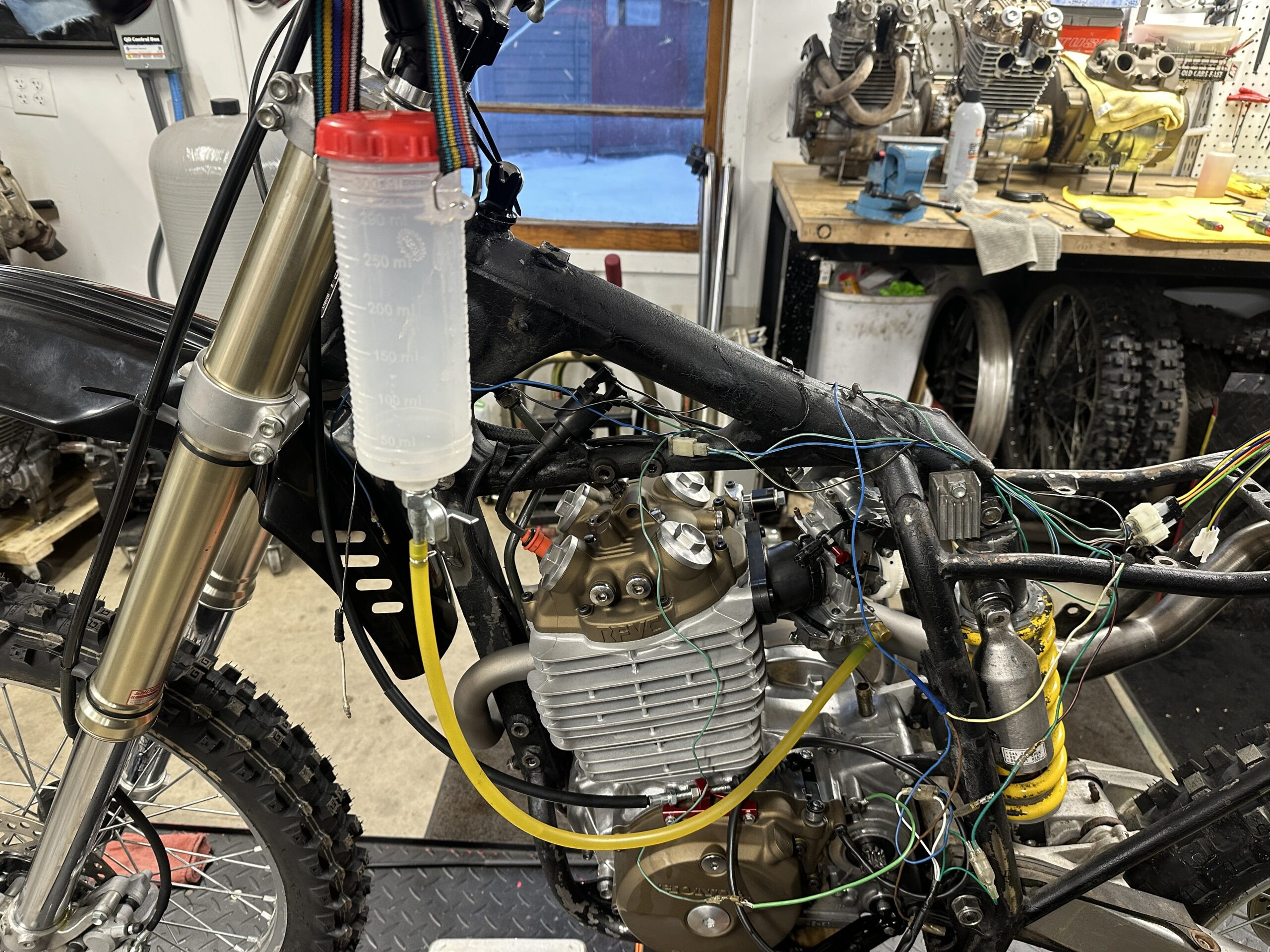 XR600R carb rebuild 10 fuel bottle