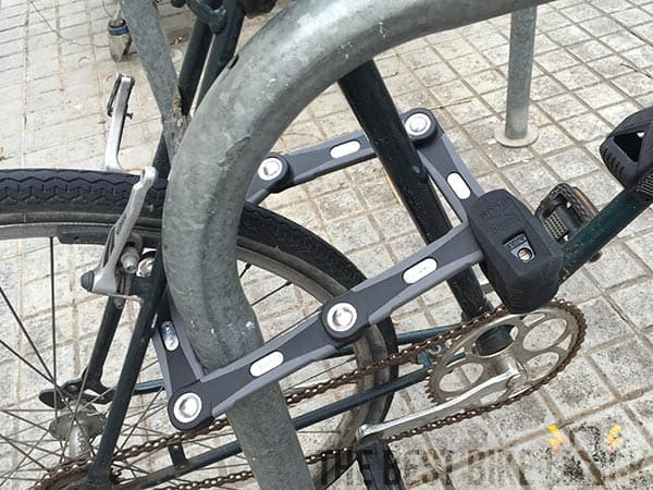 Foldylock Forever around traffic light