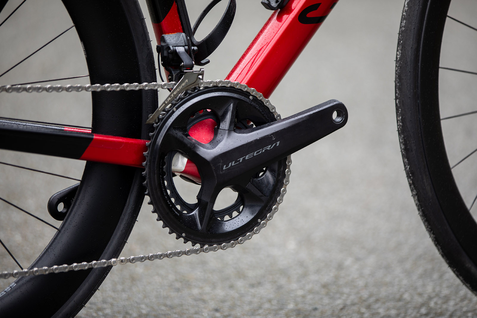 Close-up of Canyon Ultimate CF SL 8 Aero road bike cranks, showcasing their design and integration with the bike frame