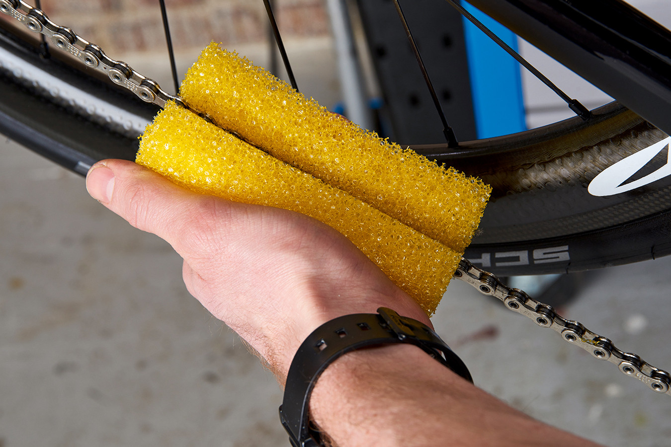 Clean bike chain Cleaning a bike chain with proper equipment