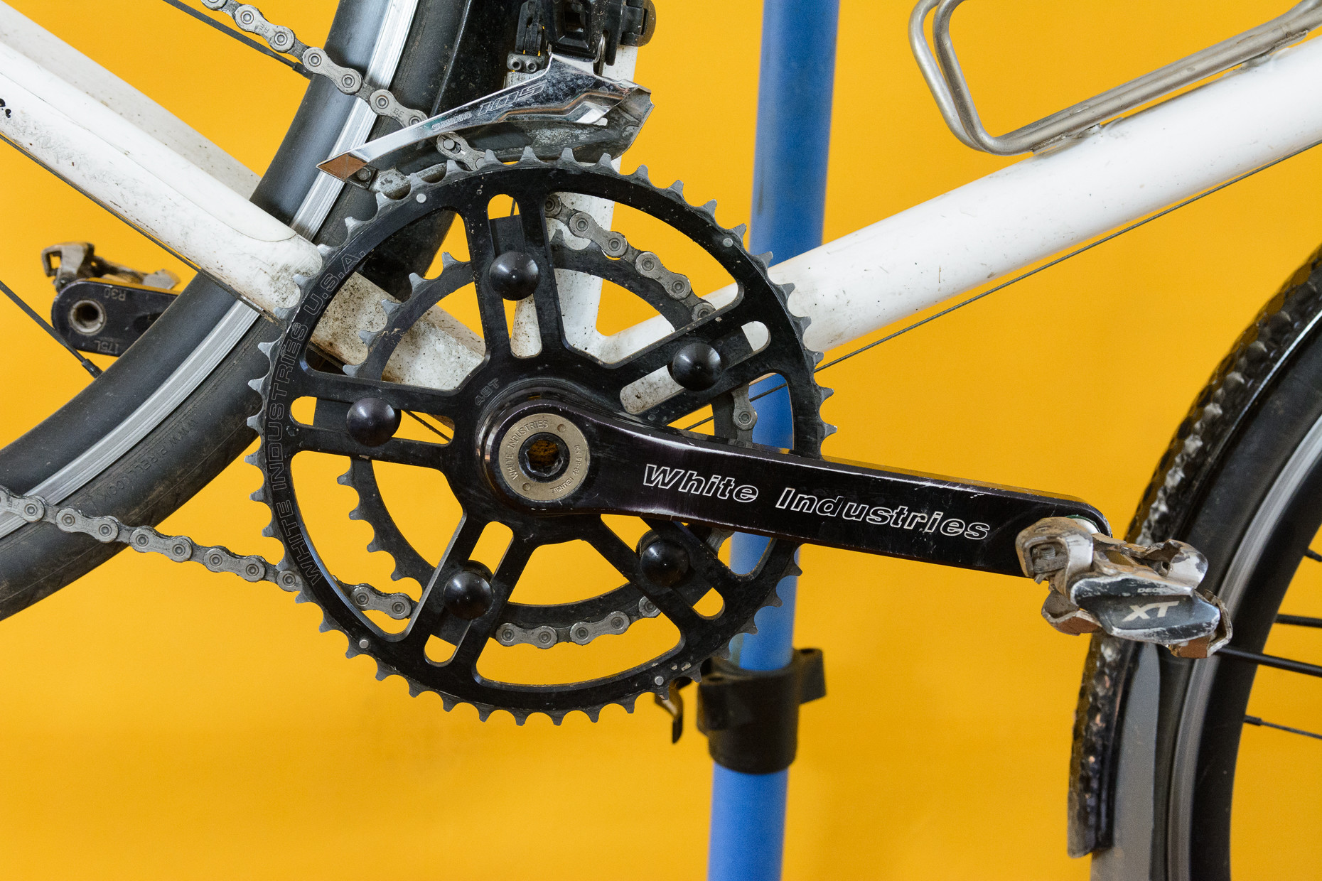 Image showing the correct positioning and tool placement for removing the right bike pedal
