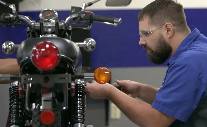 **How Much Does A Dirt Bike Mechanic Make Annually?**