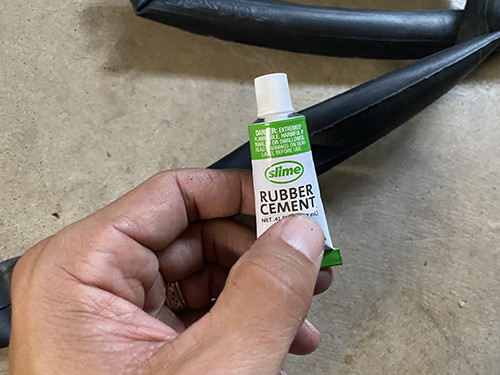 Applying rubber cement to the inner tube
