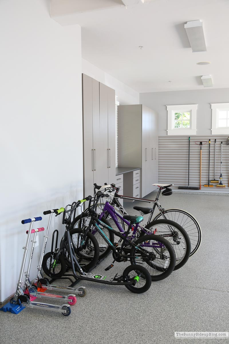 Floor bike rack