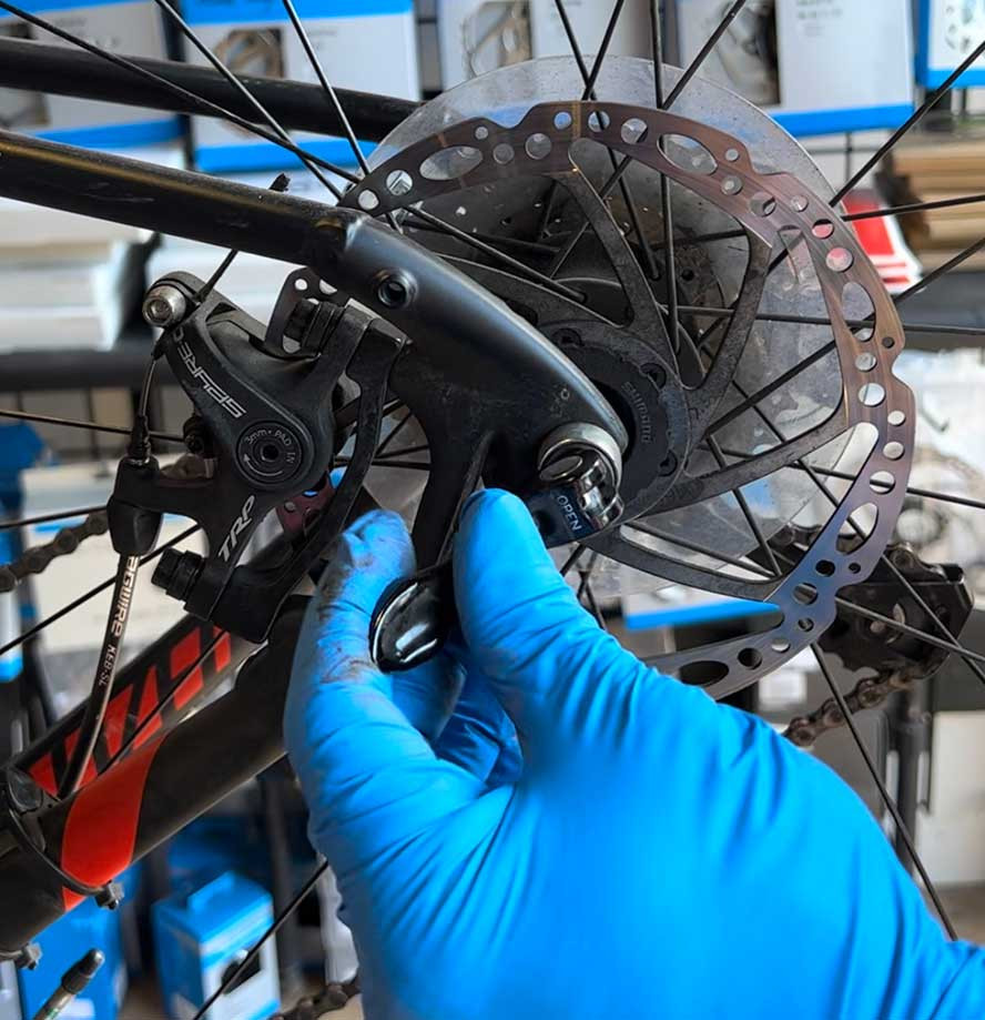 BikeTire_Rear-tire-attach-blog