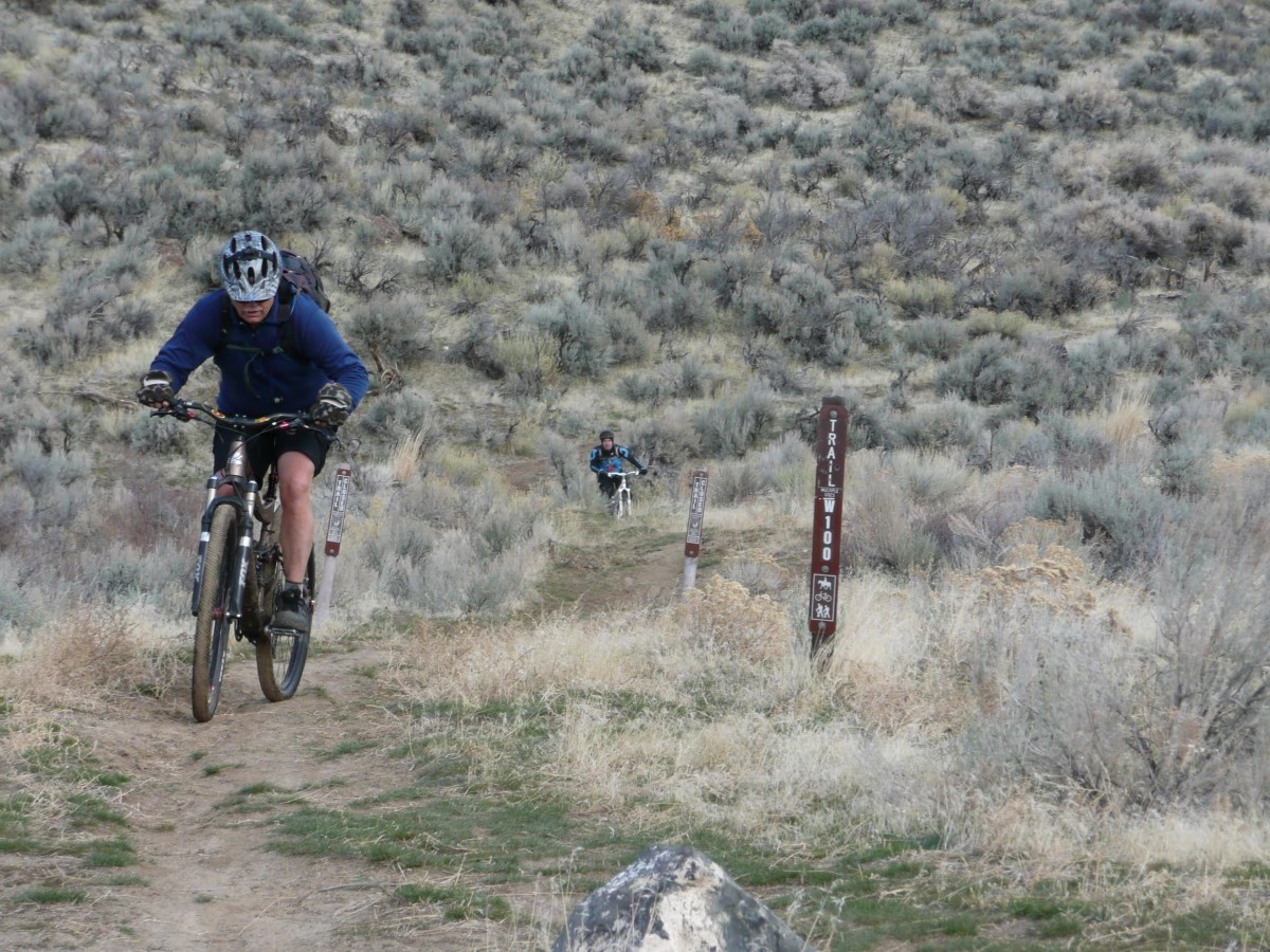 A map showing a planned mountain bike route with elevation profiles and points of interest marked